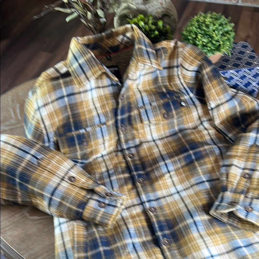 NWOT! Mens Sherpa Lined Blue & Gold Plaid Flannel Shacket Shirt Jacket Small